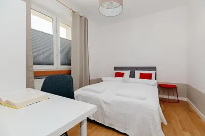 Łóżko lub łóżka w pokoju w obiekcie ShortStayPoland Marszałkowska (B12)