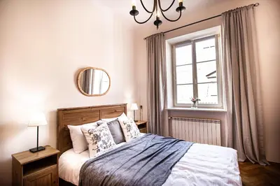 Łóżko lub łóżka w pokoju w obiekcie Świętojańska Old Town Apartment by BookingHost