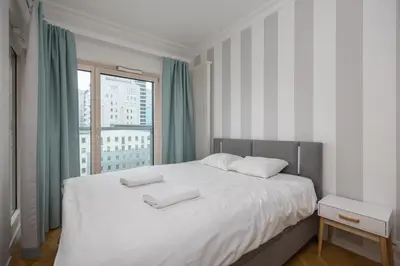 Łóżko lub łóżka w pokoju w obiekcie VipWarsawApartments Cytryn Mennica Residence