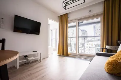 Telewizja i/lub zestaw kina domowego w obiekcie VipWarsawApartments Cytryn Mennica Residence