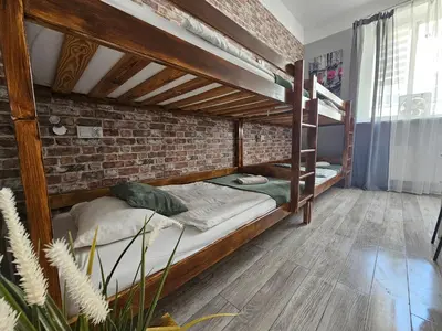 Łóżko lub łóżka w pokoju w obiekcie Deja Vu Hostel