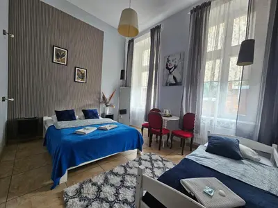 Łóżko lub łóżka w pokoju w obiekcie Deja Vu Hostel