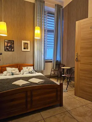 Łóżko lub łóżka w pokoju w obiekcie Deja Vu Hostel
