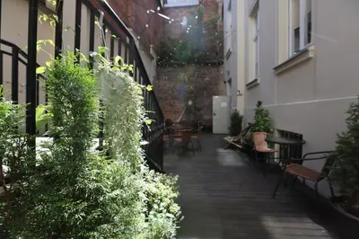 Ogród w obiekcie Deja Vu Hostel
