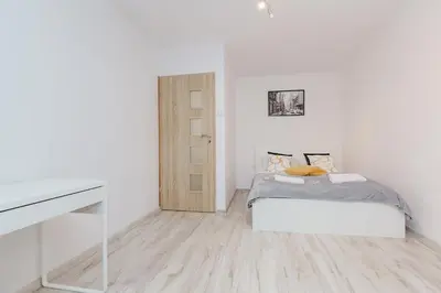 Łóżko lub łóżka w pokoju w obiekcie ShortStayPoland Krochmalna (B17)
