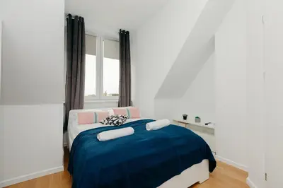 Łóżko lub łóżka w pokoju w obiekcie ShortStayPoland Piękna (B20)