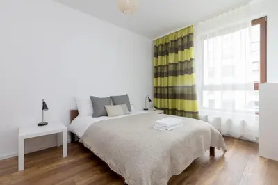 Łóżko lub łóżka w pokoju w obiekcie Royal Wilanów Stylish Apartment by BookingHost