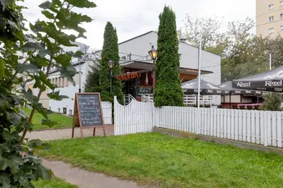 Ogród w obiekcie Park Promenada Cosy Apartment by BookingHost