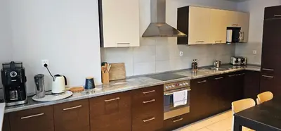 Kuchnia lub aneks kuchenny w obiekcie Apartamenty Arkadia by VisitWarsaw Apartments