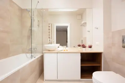 Łazienka w obiekcie Apartments Warsaw Magazynowa by Noclegi Renters