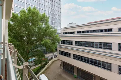 Budynek, w którym mieści się apartament