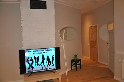 Telewizja i/lub zestaw kina domowego w obiekcie Cichy Zakątek - ekskluzywny apartament 90 m2