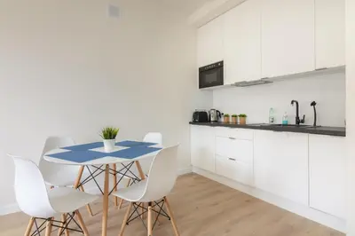 Kuchnia lub aneks kuchenny w obiekcie Koszykowa Exquisite Apartment by BookingHost