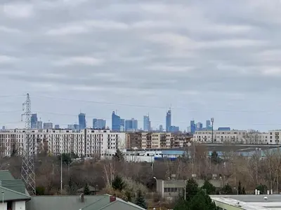 Widok na miasto Warszawa z tego apartamentu