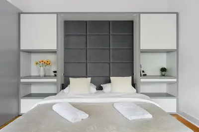 Łóżko lub łóżka w pokoju w obiekcie P&O Apartments Warecka Street
