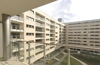 Budynek, w którym mieści się apartament