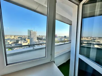 Balkon lub taras w obiekcie Super Apartament GREY Centrum 2x Metro Fast WiFi 300 Mbs Netflix AppleTV SmartTV Spotify Panorama Miasta