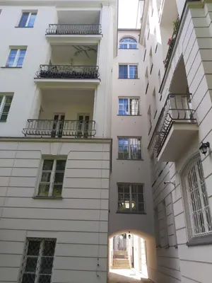 Budynek, w którym mieści się apartament