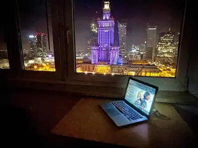 Telewizja i/lub zestaw kina domowego w obiekcie Super Apartament RED Centrum Best View in Town 2x Metro Fast WiFi 300 Mbs Netflix AppleTV SmartTV Spotify Panorama Miasta