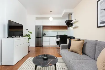 Kuchnia lub aneks kuchenny w obiekcie Royal City Center Mennica Residence by Noclegi Renters