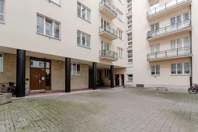 Budynek, w którym mieści się apartament