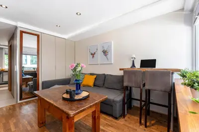 Część wypoczynkowa w obiekcie oompH Warsaw Central Apartment