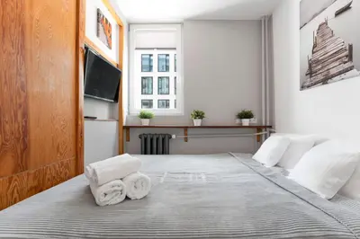 Łóżko lub łóżka w pokoju w obiekcie oompH Warsaw Central Apartment