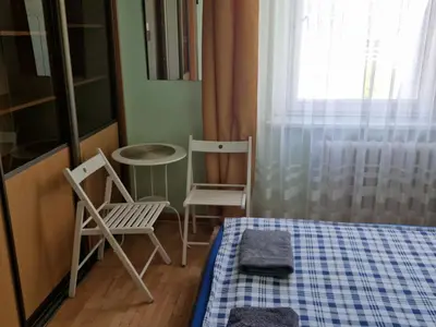 Łóżko lub łóżka w pokoju w obiekcie Niebieski Meander Pokoje blisko metra