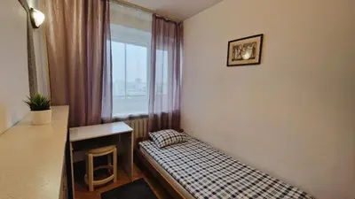 Łóżko lub łóżka w pokoju w obiekcie Niebieski Meander Pokoje blisko metra