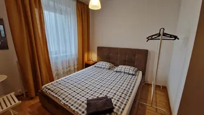 Łóżko lub łóżka w pokoju w obiekcie Niebieski Meander Pokoje blisko metra