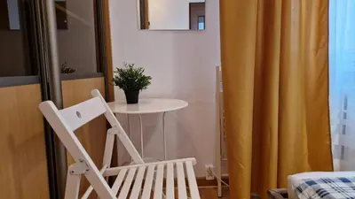 Plan piętra w obiekcie Niebieski Meander Pokoje blisko metra