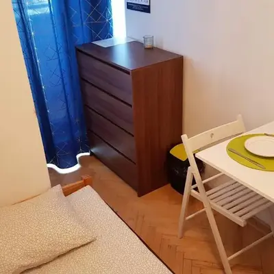 Niebieski Meander Pokoje blisko metra