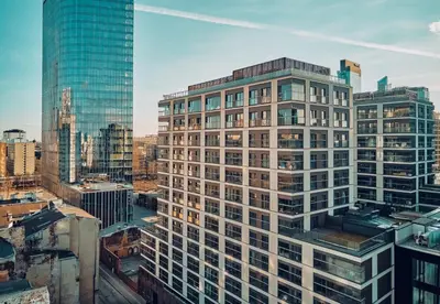 Widok na miasto Warszawa z tego apartamentu