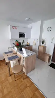 Kuchnia lub aneks kuchenny w obiekcie Like Home Flat G