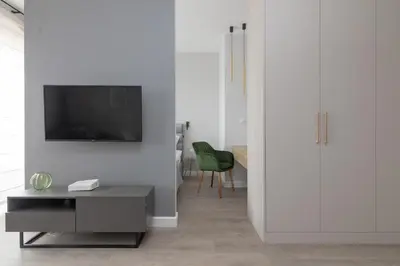 Telewizja i/lub zestaw kina domowego w obiekcie Warsaw Spire Stylish Apartament by BookingHost