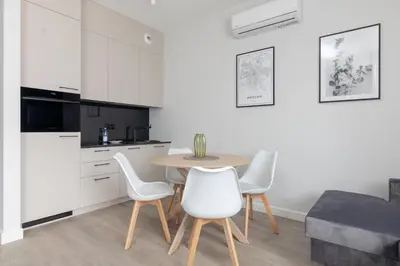 Kuchnia lub aneks kuchenny w obiekcie Warsaw Spire Stylish Apartament by BookingHost