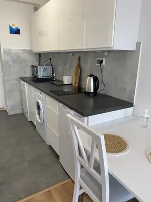 Kuchnia lub aneks kuchenny w obiekcie Sweet Life Apartment next to metro station