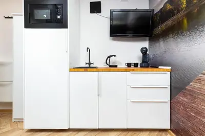 Kuchnia lub aneks kuchenny w obiekcie Affordable Underground Micro Apartment Grochowska by Noclegi Renters