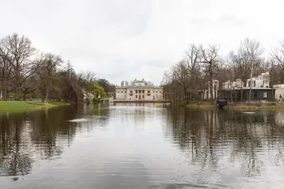 Widok na rzekę nieopodal tego apartamentu