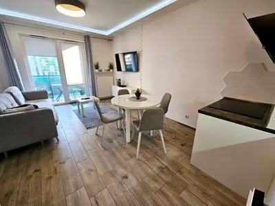 Telewizja i/lub zestaw kina domowego w obiekcie FIRST -- Green Żoliborz Apartment 5