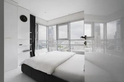 Łóżko lub łóżka w pokoju w obiekcie J&K Platinum Towers