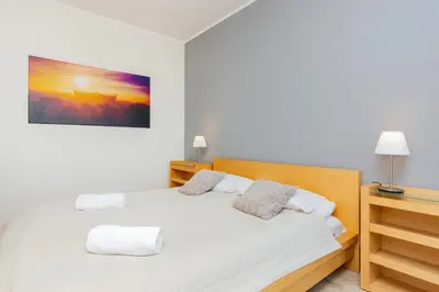 Łóżko lub łóżka w pokoju w obiekcie Apartamenty Bliska Praga by Noclegi Renters