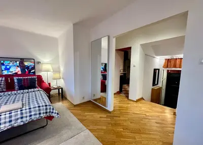 Łóżko lub łóżka w pokoju w obiekcie OLD TOWN Best View WiFi 300 Mb/s Huge screen Netflix AppleTV AmazonTV