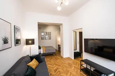 Telewizja i/lub zestaw kina domowego w obiekcie Apartamenty FRETA4 Warsaw Old Town Apartments Warszawa Stare Miasto