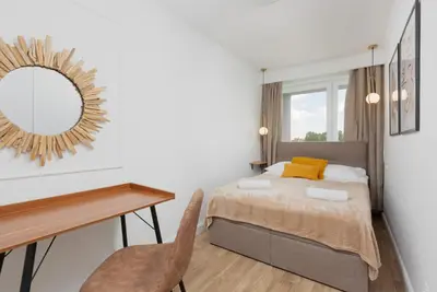 Łóżko lub łóżka w pokoju w obiekcie Metro Marymont Apartment by Noclegi Renters