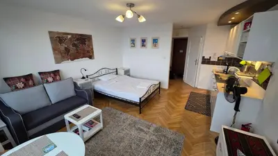 Łóżko lub łóżka w pokoju w obiekcie Like Home Flat B