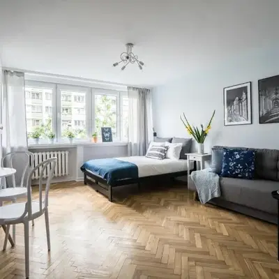 New Studio in Fancy Neighborhood
