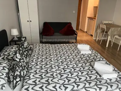 Łóżko lub łóżka w pokoju w obiekcie Studio Apartment