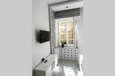 Telewizja i/lub zestaw kina domowego w obiekcie Apartament Warsaw Old Town - Piwna Street
