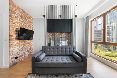 Telewizja i/lub zestaw kina domowego w obiekcie Karolkowa 28 II - Premium Apartments with Balcony by Noclegi Renters